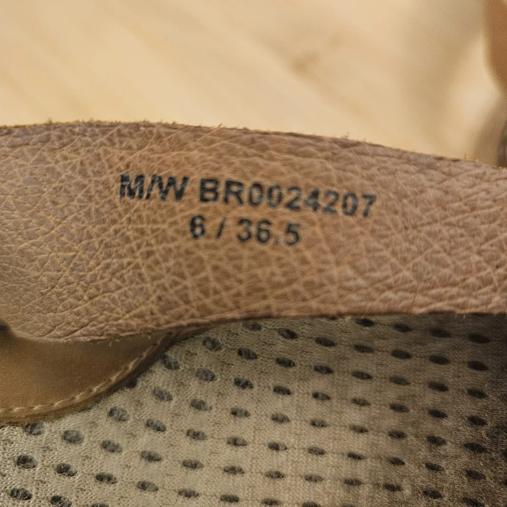 Born Basics Womens Slip On‎ Flip Flops Brown Leather Rhinestones Comfort Size 6